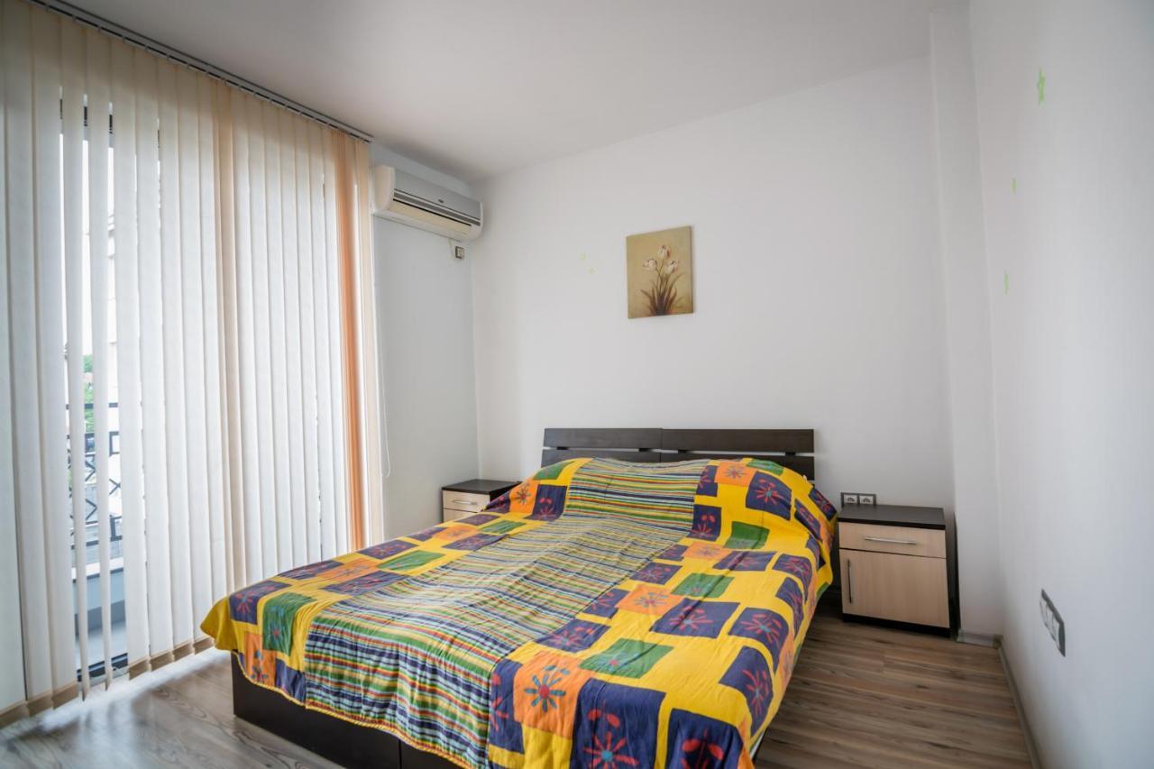 Cozy One-Bedroom Apartment In Night Breeze Burgas Exterior photo